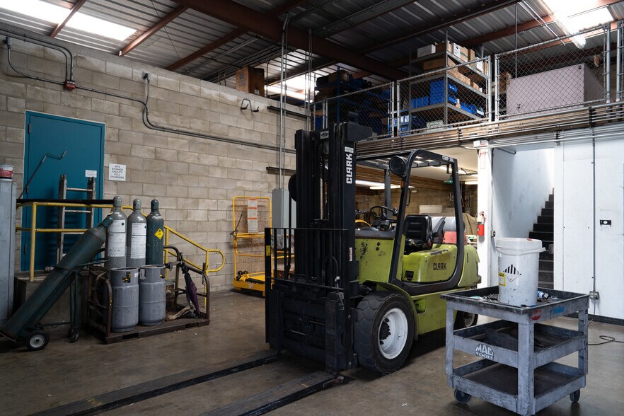 More Photos Of 3048 Aukele St, Lihue Warehouse For Sale