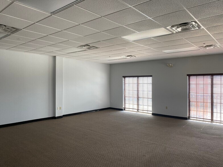 More Photos Of 2295 S Hiawassee Rd, Orlando Office For Sale