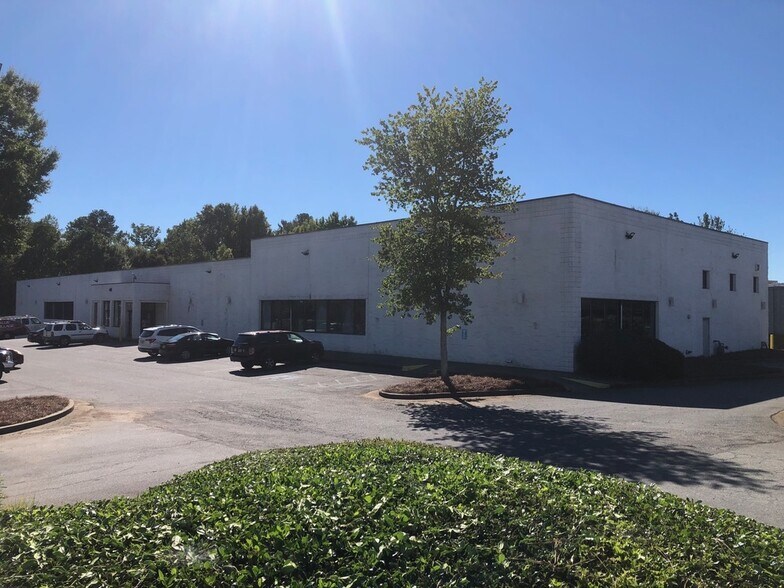 Primary Photo Of 11005 Alpharetta Hwy, Roswell Freestanding For Sale