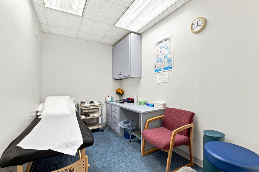 More Photos Of 4647 W 103 St, Oak Lawn Medical For Sale