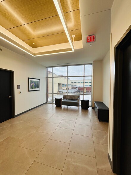 More Photos Of 1980 SE Blue Pky, Lee's Summit Medical For Lease