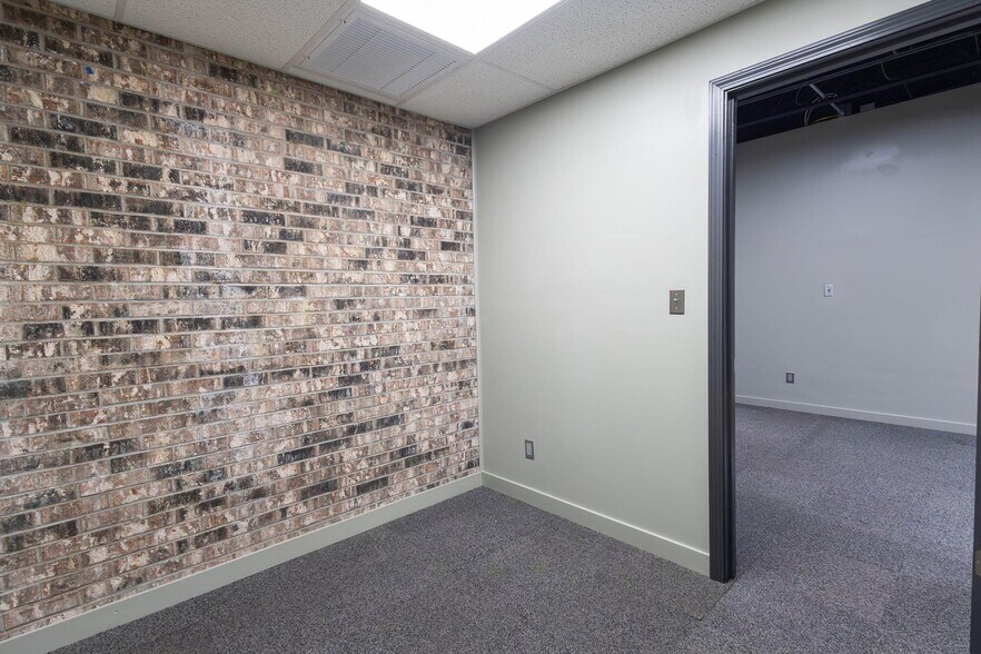 More Photos Of 509 W Rollins St, Moberly Office For Lease