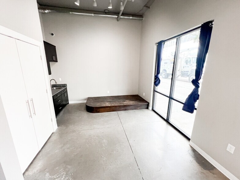 More Photos Of 100 N Main St, Midland Apartments For Lease