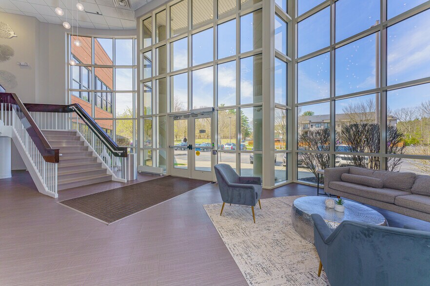 More Photos Of 10 Maxwell Dr, Clifton Park Medical For Lease