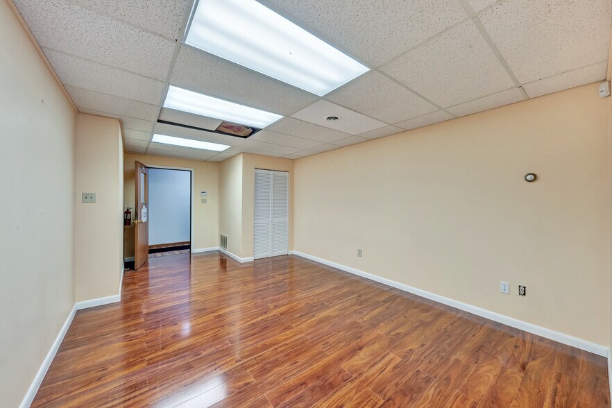 More Photos Of 329 Forest Grove Rd, Coraopolis Manufacturing For Lease