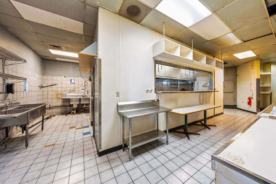 More Photos Of 2345 Ashland St, Ashland Freestanding For Lease