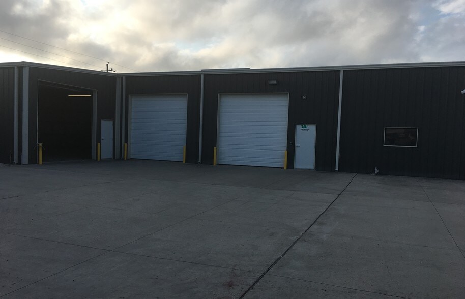 More Photos Of 6717 Kram St, Corpus Christi Warehouse For Lease