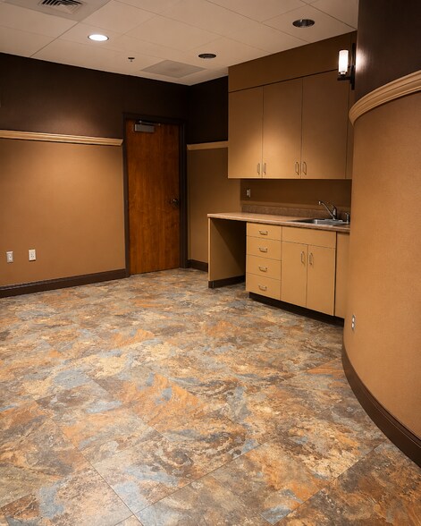 More Photos Of 1020 New River Pky, Fallon Medical For Lease