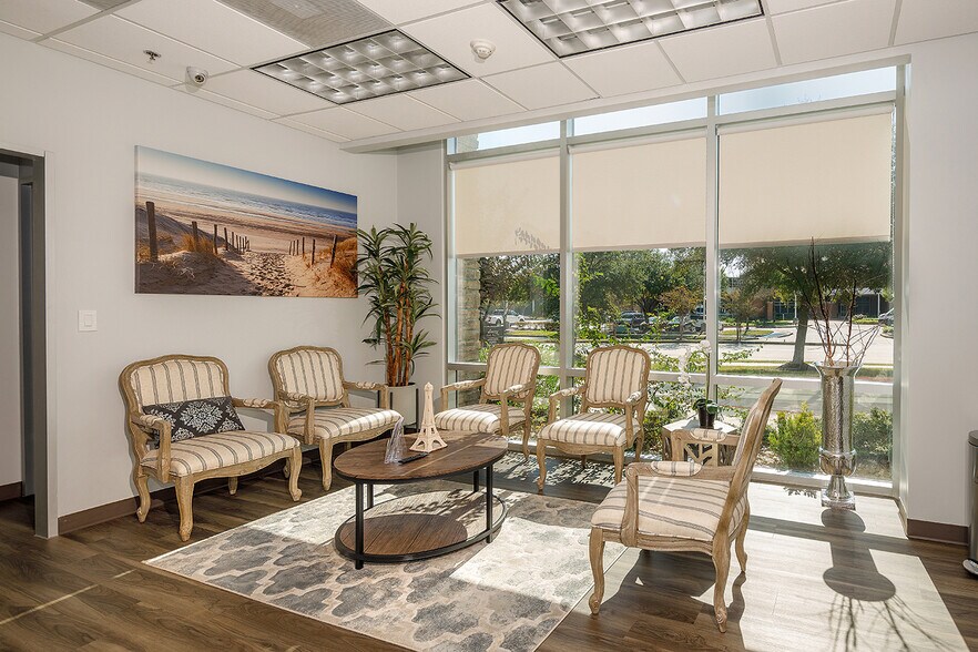 More Photos Of 114 Vision Park Blvd, Shenandoah Office For Sale