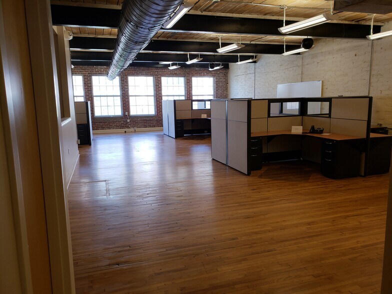 More Photos Of 1233 W Morehead St, Charlotte Office For Lease