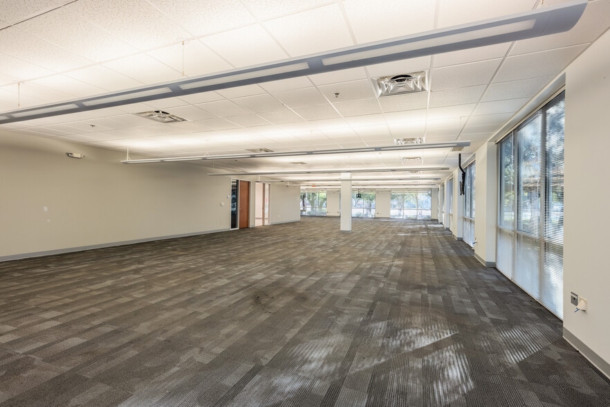 More Photos Of 5555 Northwest Pky, San Antonio Office For Lease