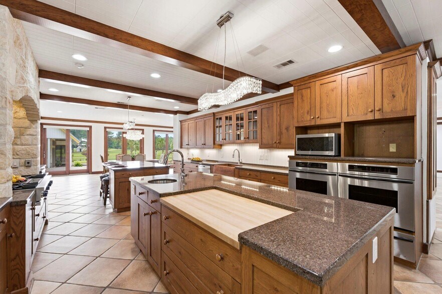 More Photos Of 43 Pool Rd, Richards Specialty For Sale