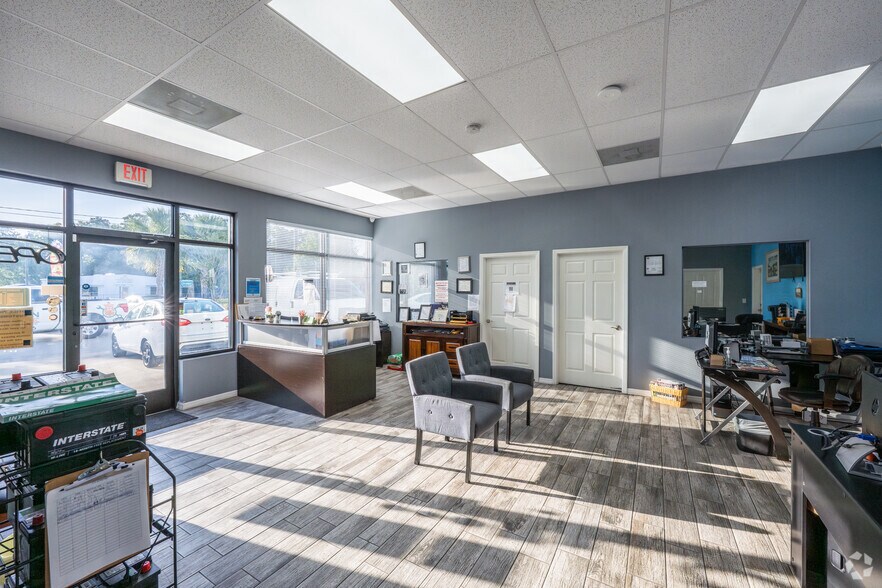 More Photos Of 2618 Sanford Ave, Sanford Freestanding For Lease