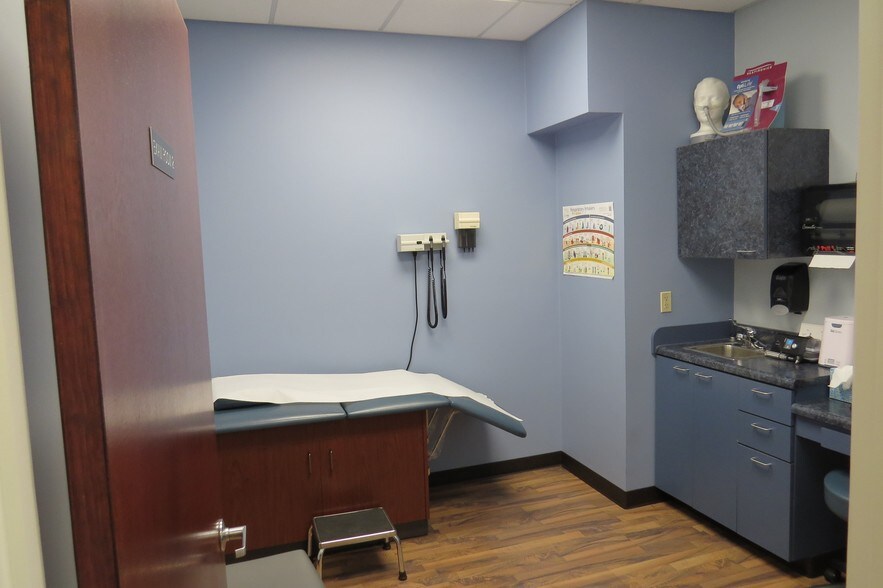 More Photos Of 8840 Calumet Ave, Munster Office For Lease