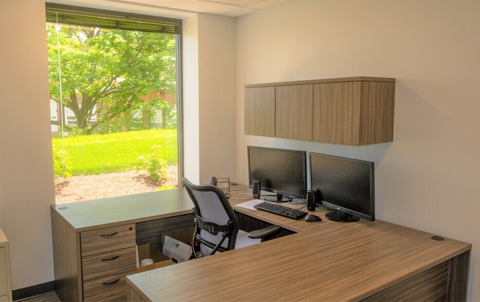 More Photos Of 1050 Old North Point Rd, Dundalk Medical For Lease