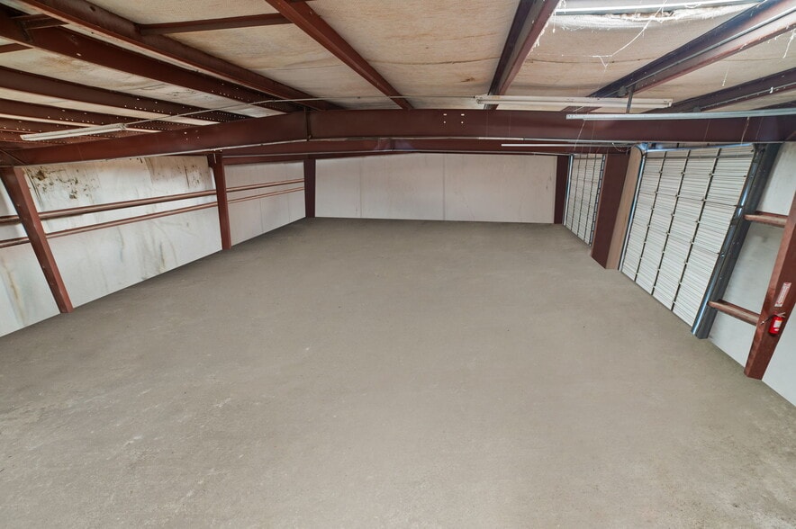 More Photos Of 829-843 W Star St, Greenville Warehouse For Sale