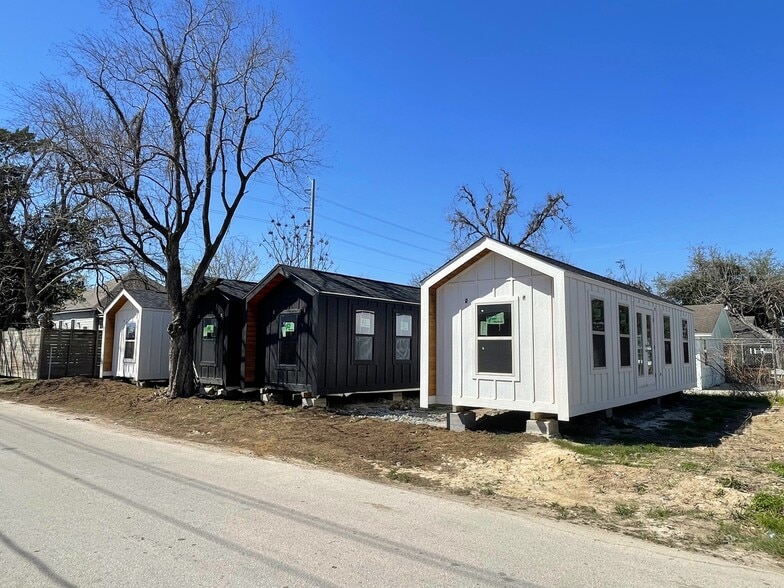 More Photos Of 427 Middle St, Houston Apartments For Sale