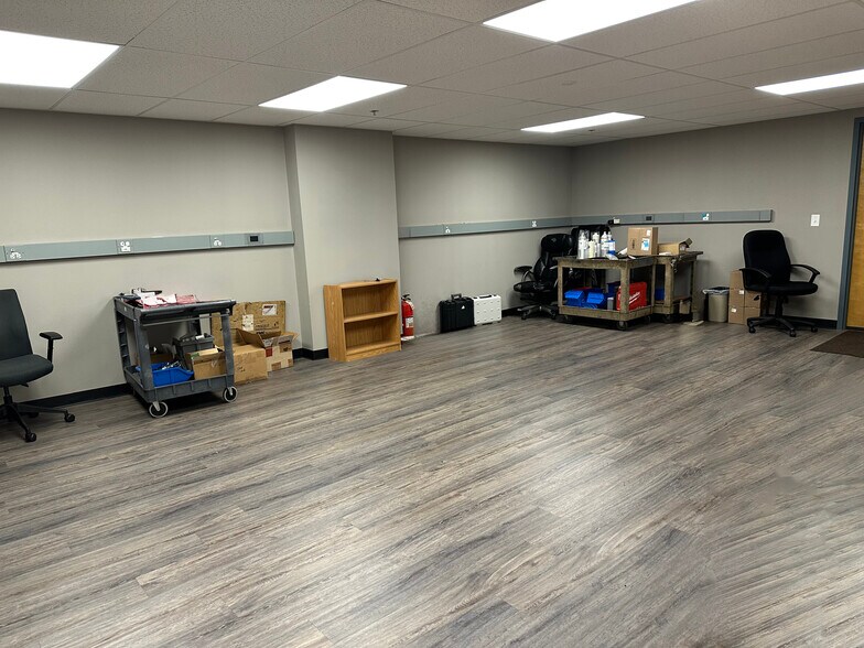 More Photos Of 171 Ruth Rd, Harleysville Light Distribution For Lease