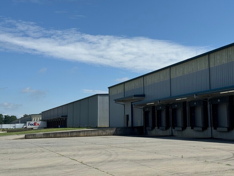 More Photos Of 100 Enterprise Dr SW, Calhoun Warehouse For Lease