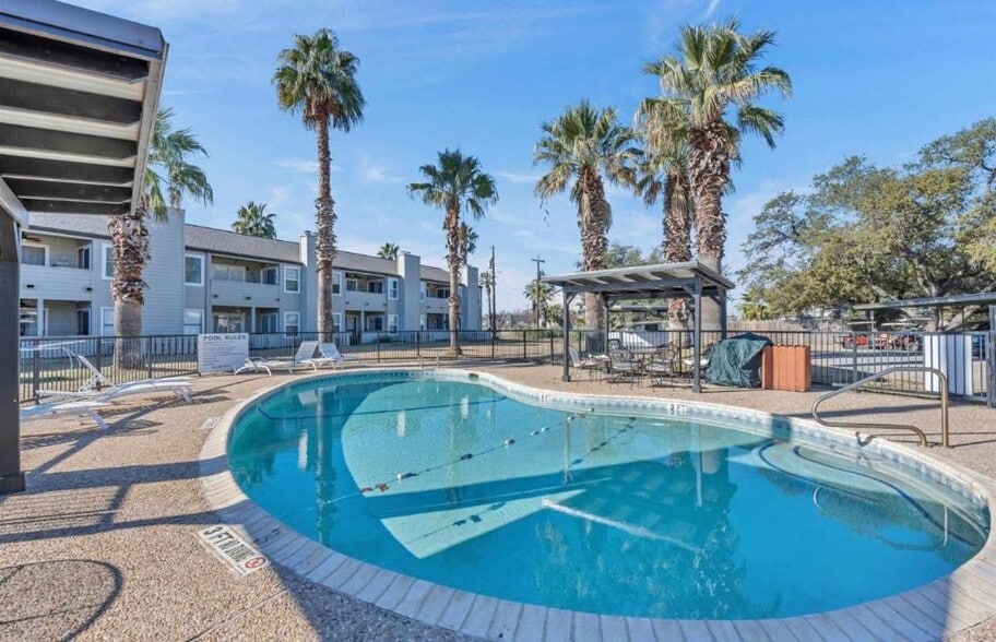 Primary Photo Of 604 Highcrest Dr, Marble Falls Specialty For Sale