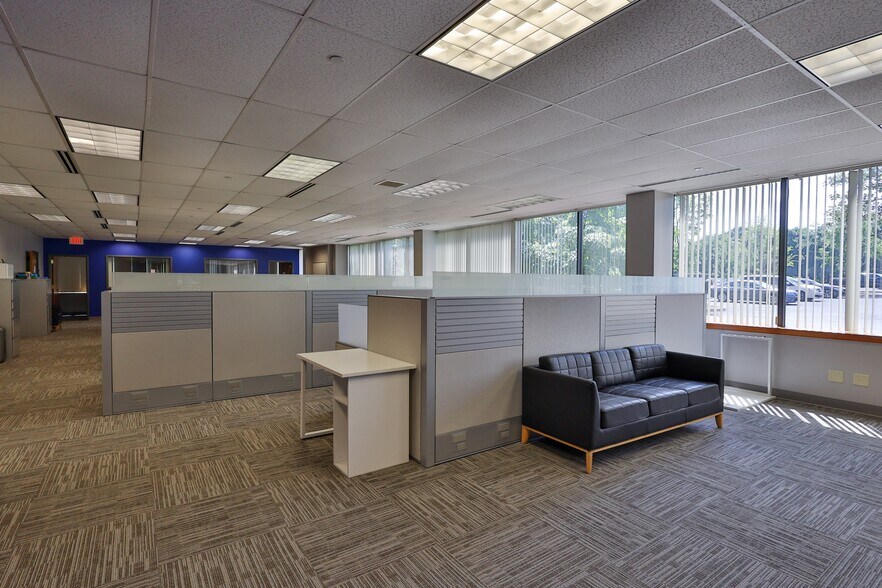 More Photos Of 1525 Valley Center Pky, Bethlehem Unknown For Lease