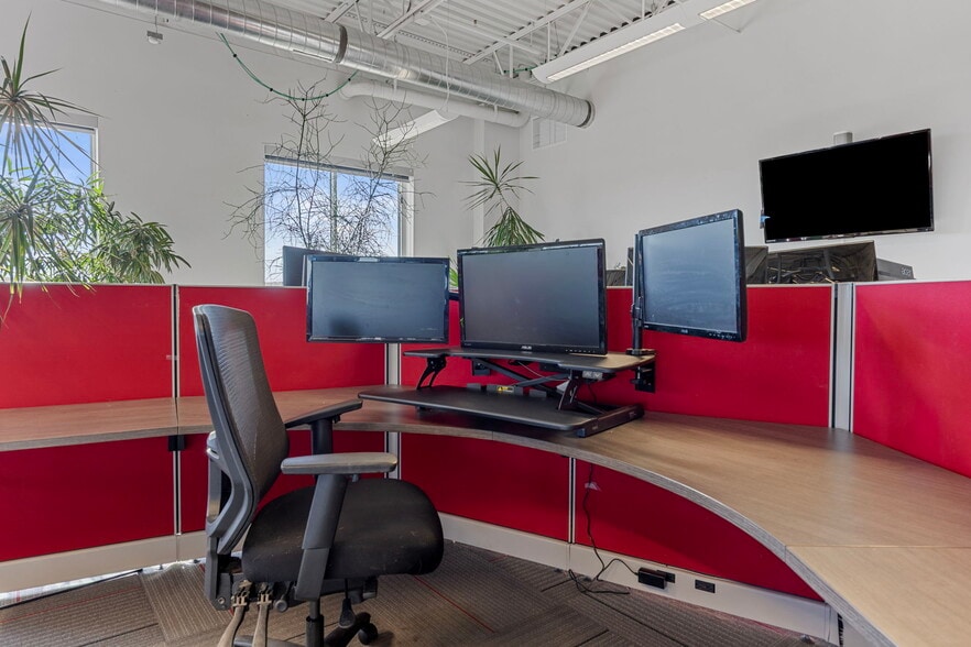 More Photos Of 6333 Dry Creek Pky, Niwot Manufacturing For Lease