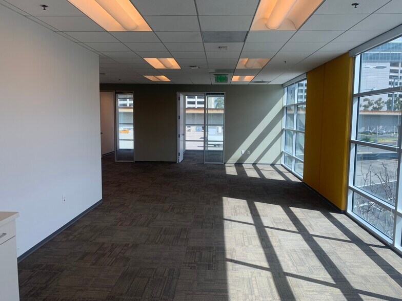 More Photos Of 861-881 Parkview Dr N, El Segundo Office For Sale