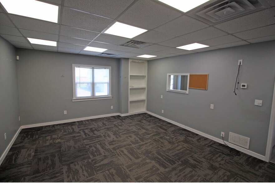 More Photos Of 309 Diamond Ave, Columbia City Industrial For Sale