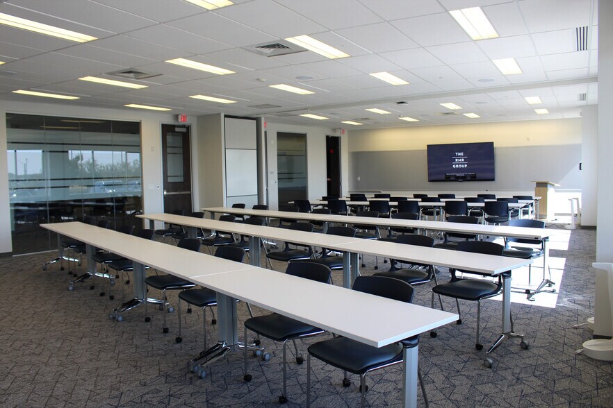 More Photos Of 18020 Burt St, Elkhorn Office For Lease