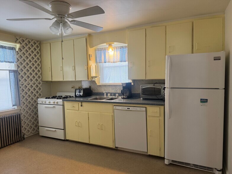 More Photos Of 374 Niles Cortland Rd SE, Warren Specialty For Sale