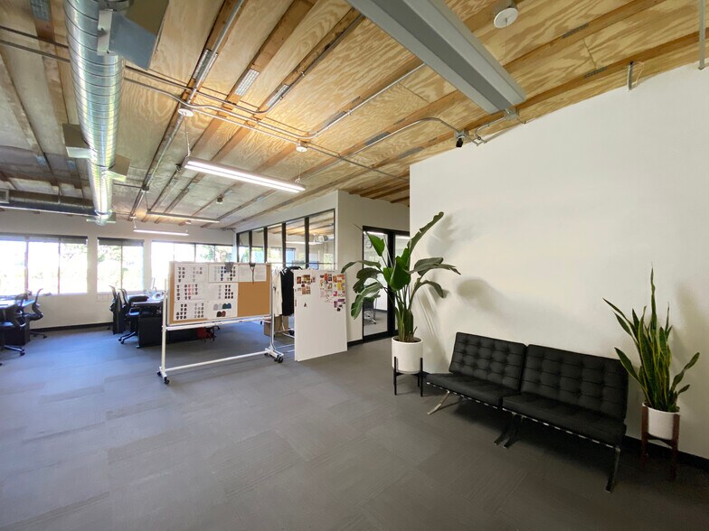 More Photos Of 5839 Green Valley Cir, Culver City Office For Lease