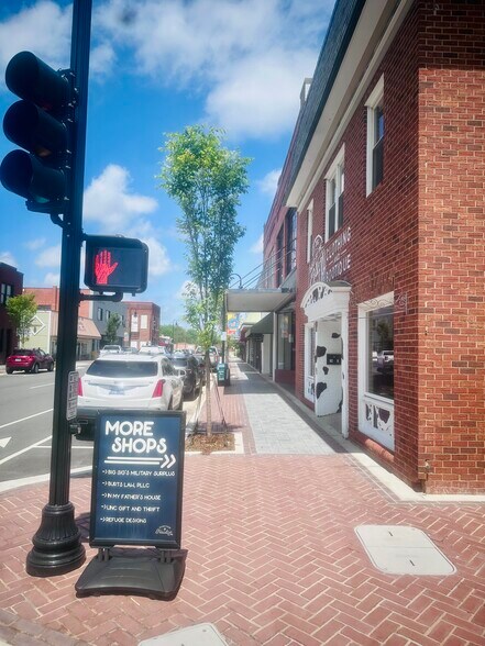 More Photos Of 103 N College Ave, Newton General Retail For Lease