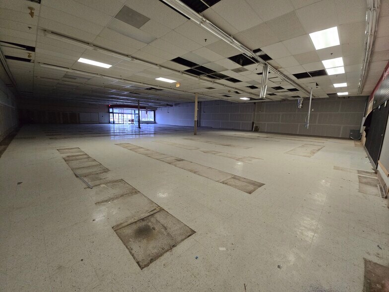 More Photos Of 261-283 N Dupont Hwy, Dover Storefront For Lease