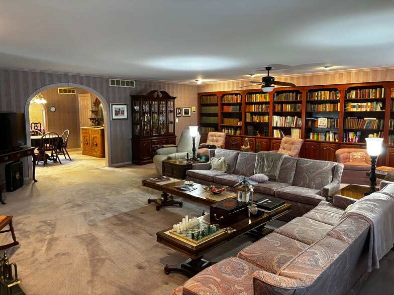 More Photos Of 205 Grandview Dr, Frankfort Religious Facility For Sale
