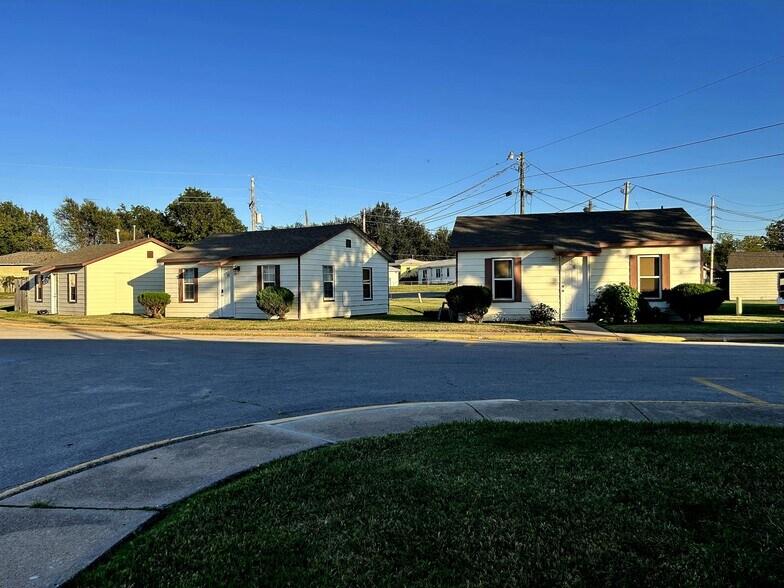 More Photos Of 2009 NW Hoover Ave, Lawton Apartments For Sale