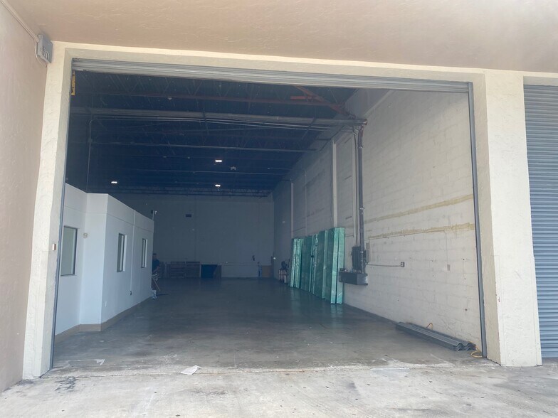 More Photos Of 7801-7889 NW 15th St, Doral Warehouse For Lease