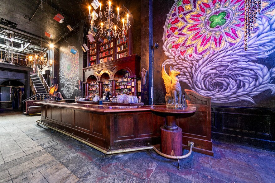 More Photos Of 6646 Hollywood Blvd, Hollywood Storefront Retail Office For Sale