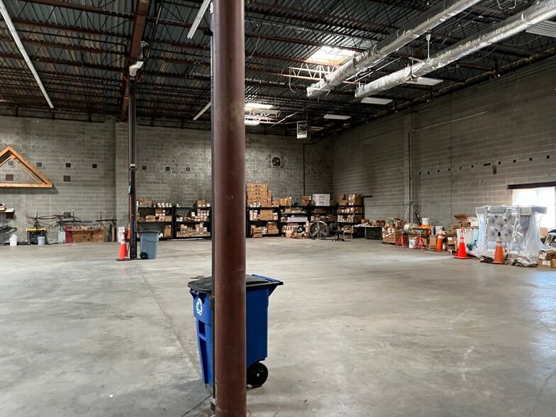 More Photos Of 9110 Edgeworth Dr, Capitol Heights Warehouse For Lease