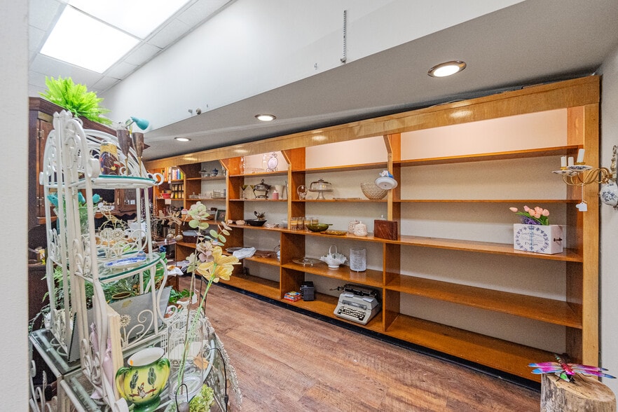More Photos Of 120 N Main St, De Soto Storefront Retail Residential For Sale