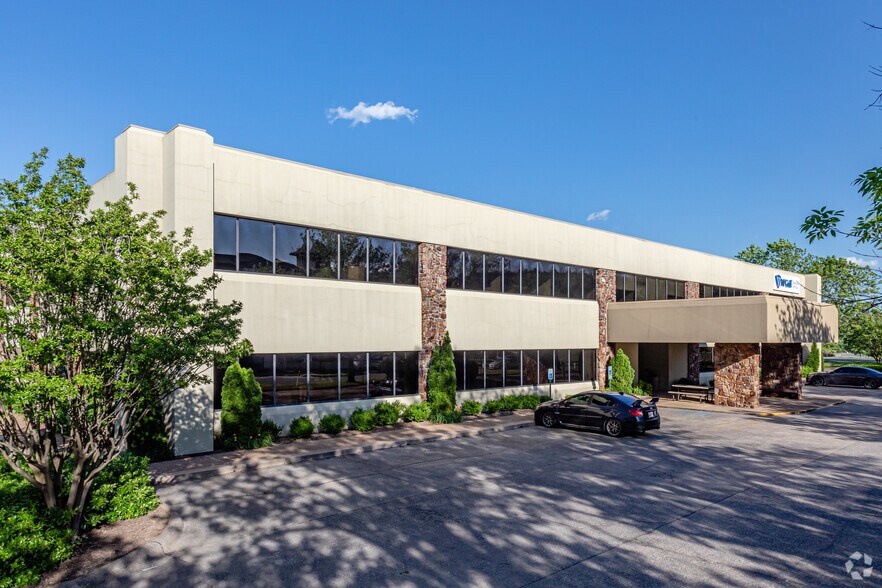 More Photos Of 1500 Riverfront Dr, Little Rock Office For Sale