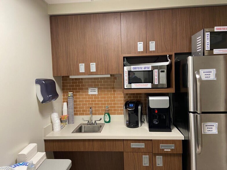 More Photos Of 6010 Bay Pkwy, Brooklyn Medical For Lease