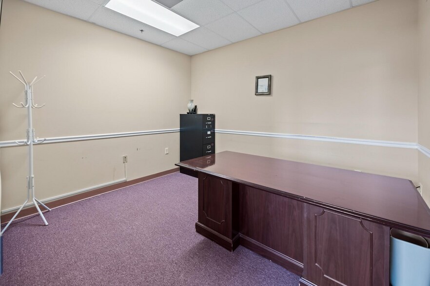 More Photos Of 1374 Whitehorse Hamilton Square Rd, Hamilton Office For Sale
