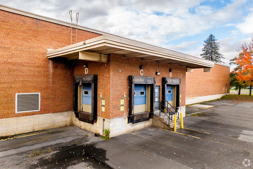 More Photos Of 200 Boul Grand N, Cowansville Warehouse For Sale