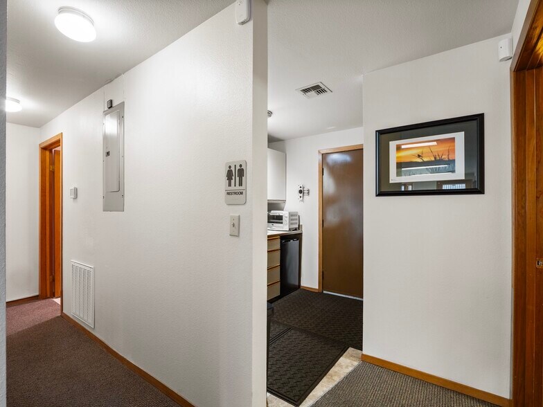 More Photos Of 6314 19th St W, Fircrest Office For Lease