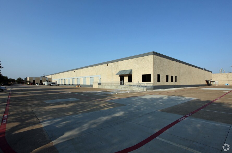 More Photos Of 1255 Champion Cir, Carrollton Warehouse For Lease