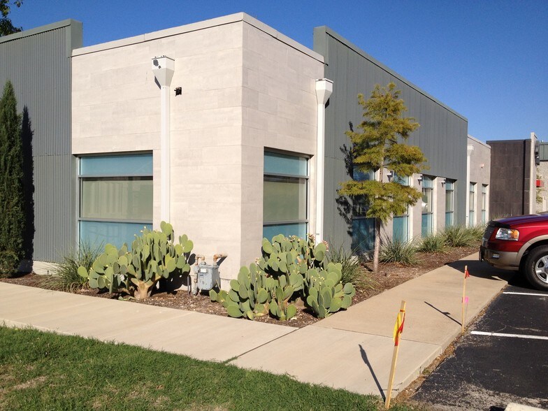 More Photos Of 3224-3228 Collinsworth St, Fort Worth Office For Lease