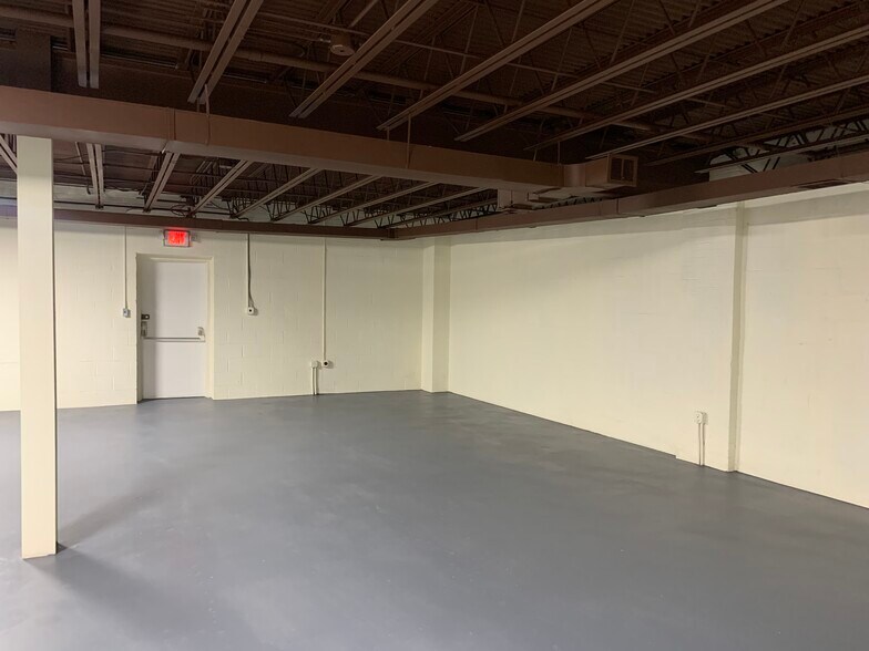 More Photos Of 5810-5814 Seminary Rd, Alexandria Freestanding For Lease