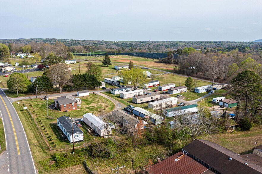 1521 Airport Rhodhiss Rd, Hickory, NC 28601 Manufactured Housing