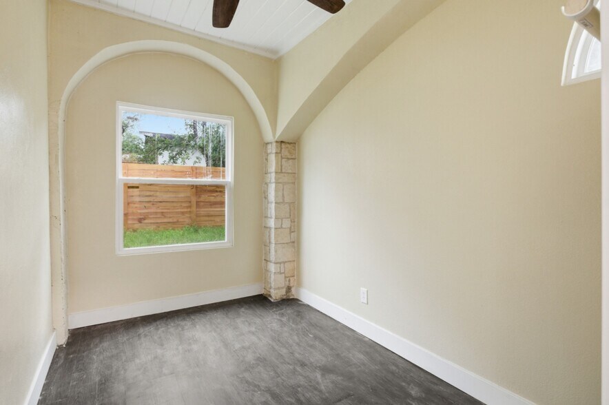 More Photos Of 17621 Stacey Ln, Lago Vista Lodge Meeting Hall For Lease