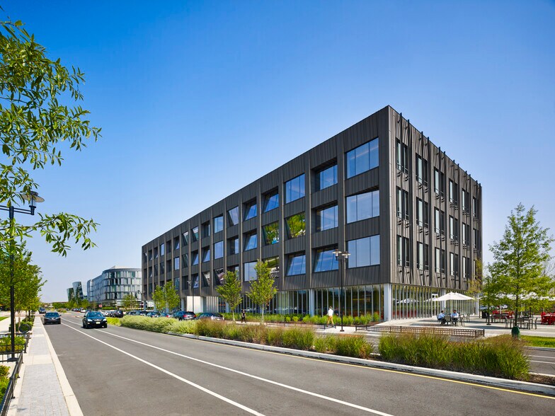 More Photos Of 201 Rouse Blvd, Philadelphia Medical For Lease